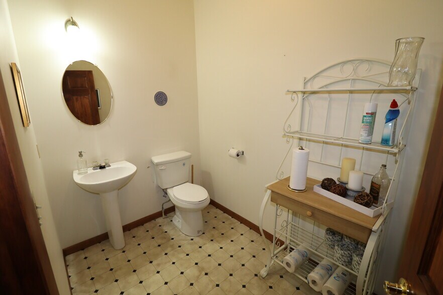 More Photos Of 404 Main St W, Ashland Office For Sale