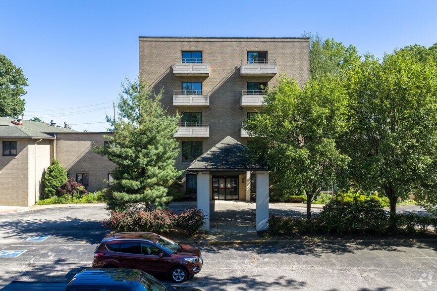 More Photos Of 39 N Portage Path, Akron Shelter For Sale