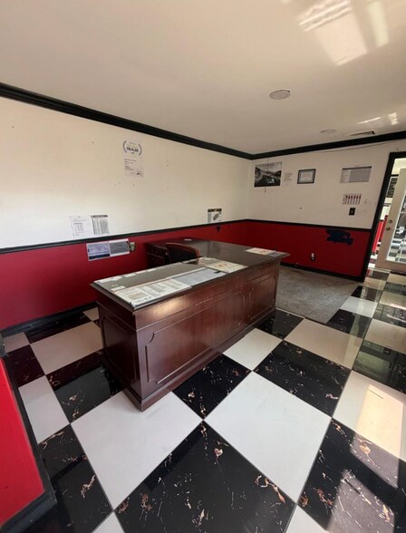 More Photos Of 7051 Queens Blvd, Woodside Land For Lease