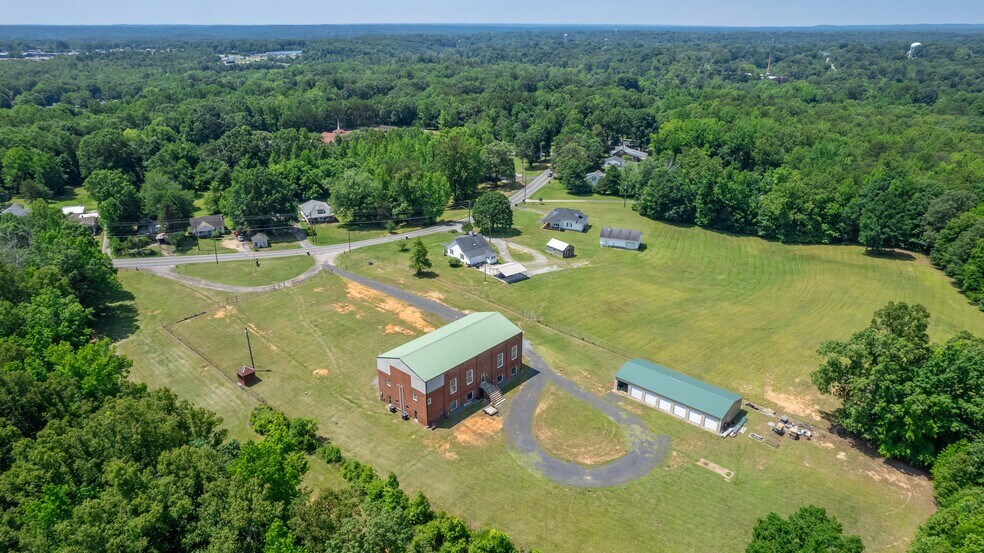 More Photos Of 217 E Aiken Rd, Eden Showroom For Lease