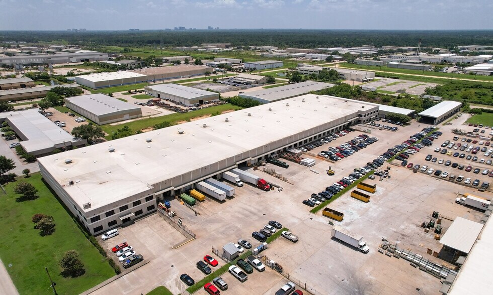 More Photos Of 5515 Brittmoore Rd, Houston Distribution For Sale