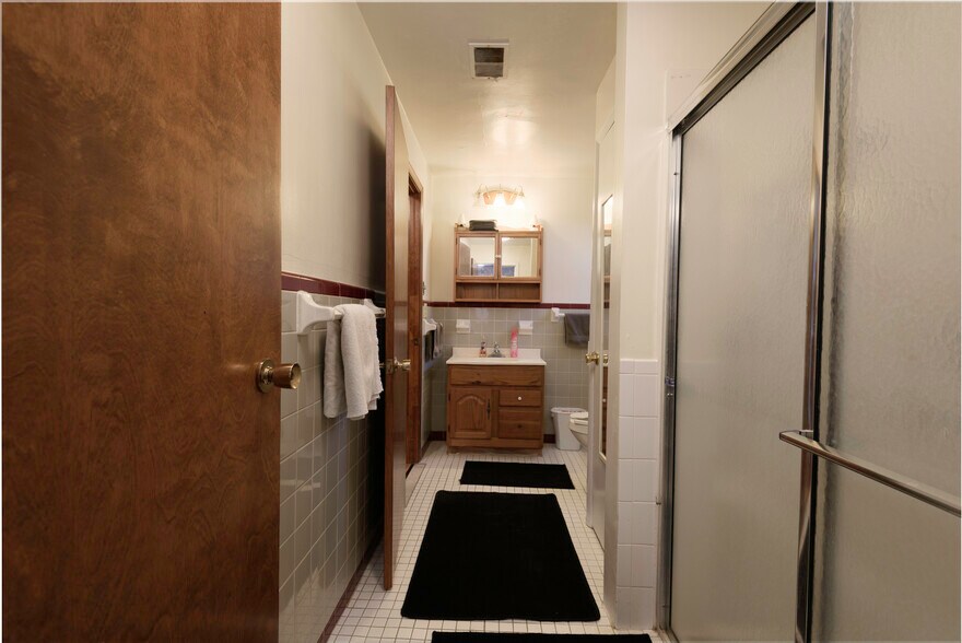 More Photos Of 166 Rosehill Ave, West Grove Multifamily For Sale