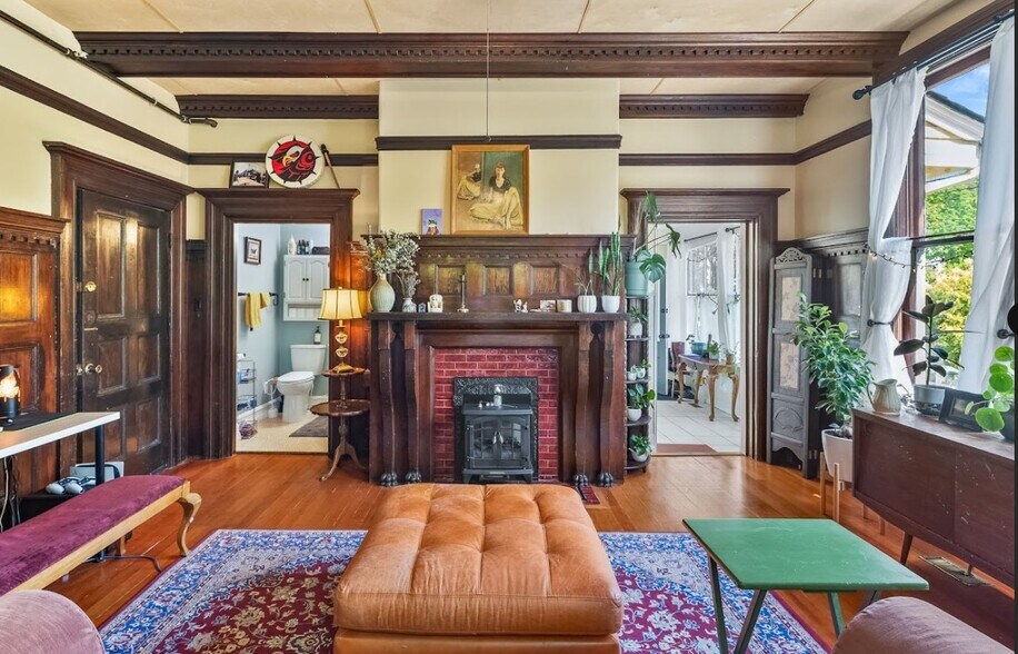 More Photos Of 1171 Rockland Av, Victoria Apartments For Sale