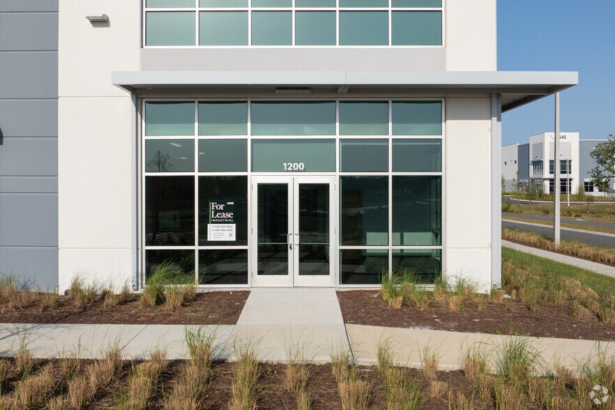 More Photos Of 4545 Portier Blvd, Orlando Unknown For Lease