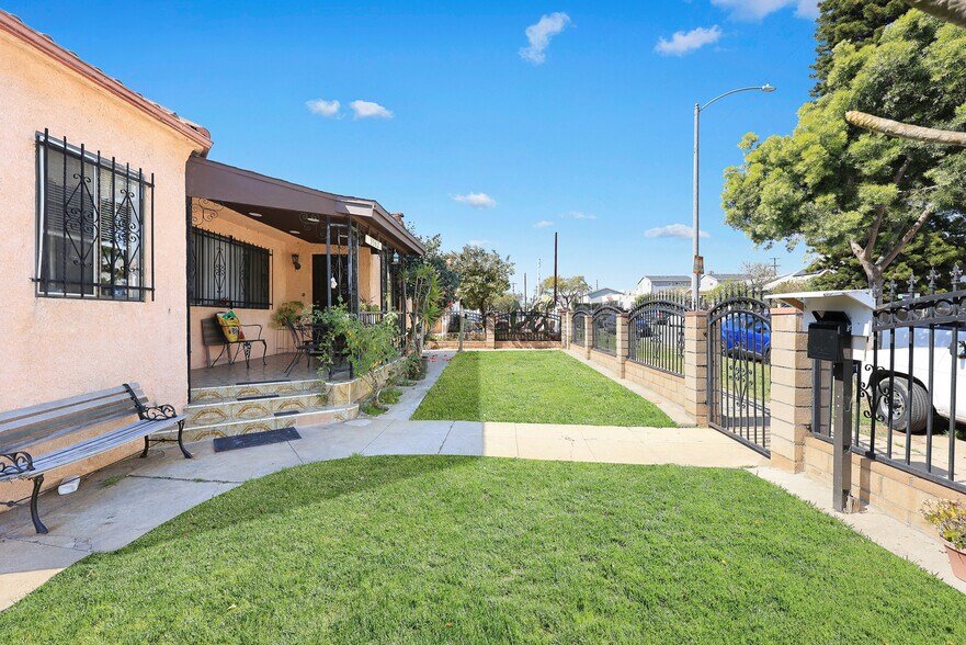 More Photos Of 3560 Siskiyou St, Los Angeles Apartments For Sale