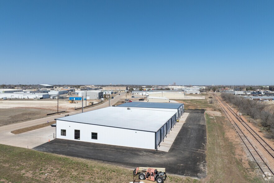 More Photos Of 4295-4313 Burl Harris, Abilene Light Distribution For Sale