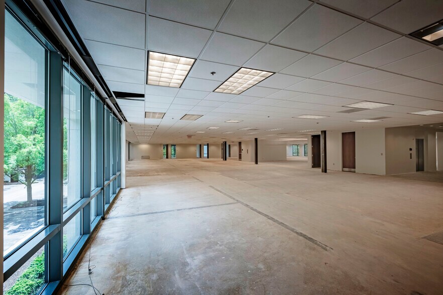 More Photos Of 1990 Vaughn Rd, Kennesaw Office For Sale