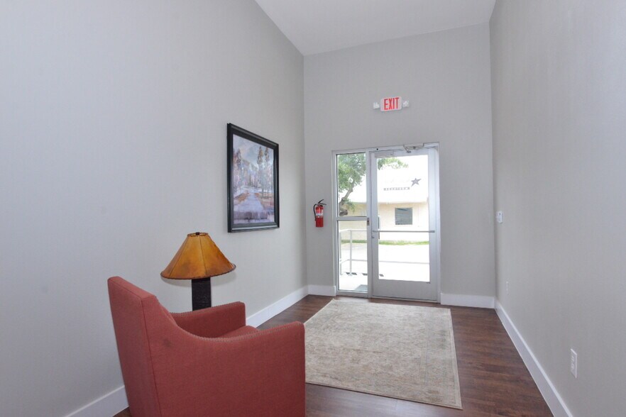 More Photos Of 2440 US 290, Dripping Springs Storefront Retail Office For Lease