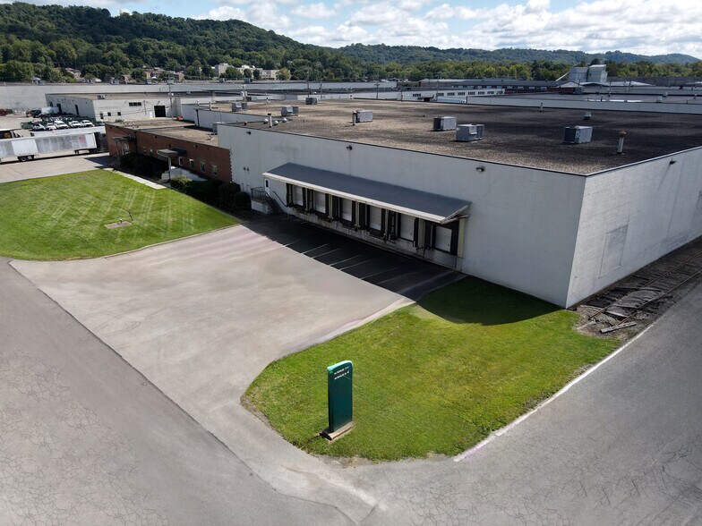 More Photos Of 495 Avenue B, Leetsdale Warehouse For Lease