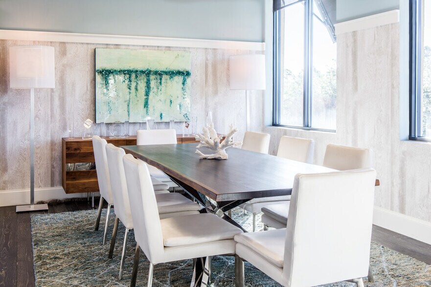 More Photos Of 585 Grand Blvd, Destin Unknown For Lease