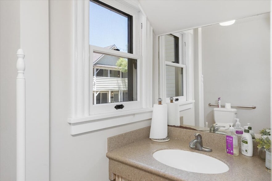 More Photos Of 136-140 W 3rd Ave, Escondido Office For Sale