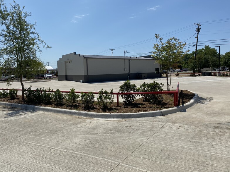 More Photos Of 316 W University Dr, McKinney Flex For Sale