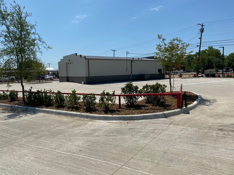 More Photos Of 316 W University Dr, McKinney Flex For Lease