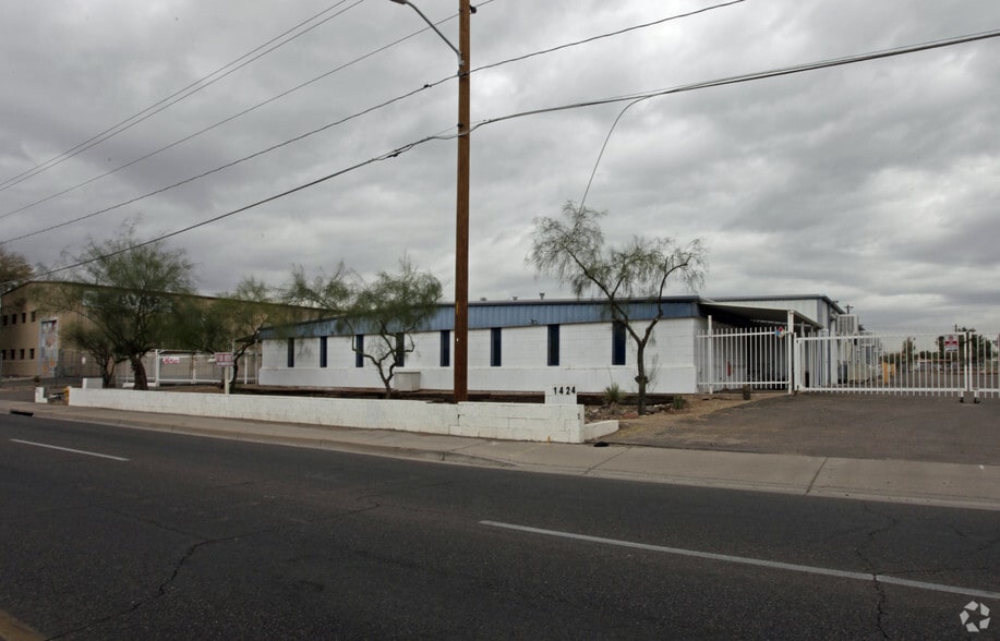 More Photos Of 1424-1428 E Broadway Rd, Phoenix Manufacturing For Lease