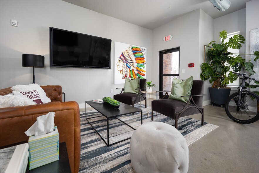 More Photos Of 101 W Apache St, Norman Office For Lease