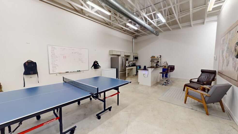 More Photos Of 1700 Montopolis Dr, Austin Freestanding For Sale