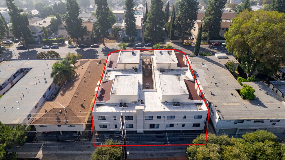 More Photos Of 17115 Chatsworth St, Granada Hills Apartments For Sale