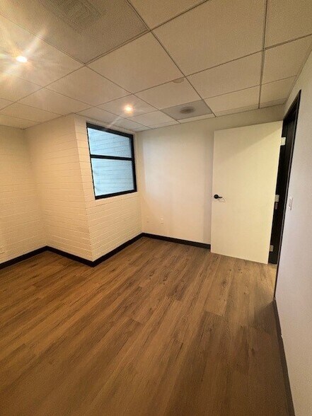 More Photos Of 18740 Ventura Blvd, Tarzana Medical For Lease