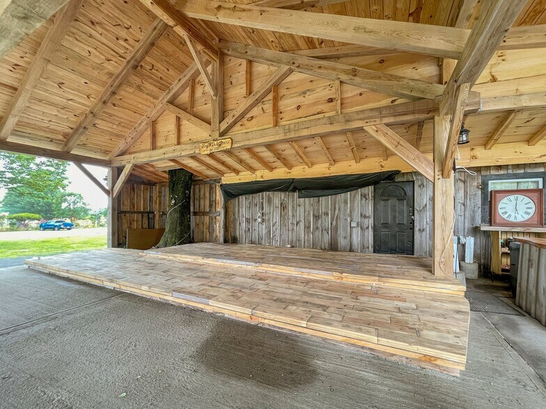 More Photos Of 809 Nooseneck Hill Rd, West Greenwich Restaurant For Sale