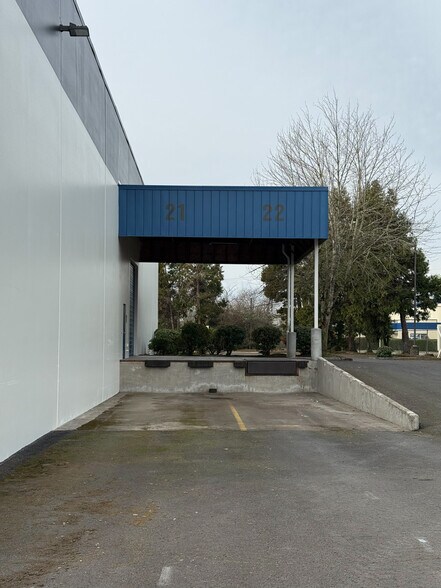 More Photos Of 12225 SW Myslony St, Tualatin Distribution For Sale