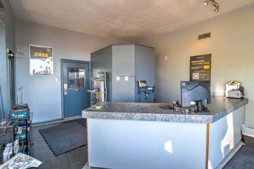 More Photos Of 2163 28th St, Boulder Freestanding For Lease