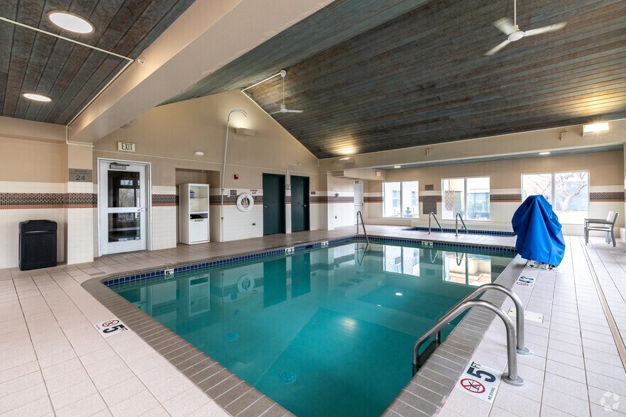 More Photos Of 2550 Freeway Blvd, Brooklyn Center Hotel For Sale