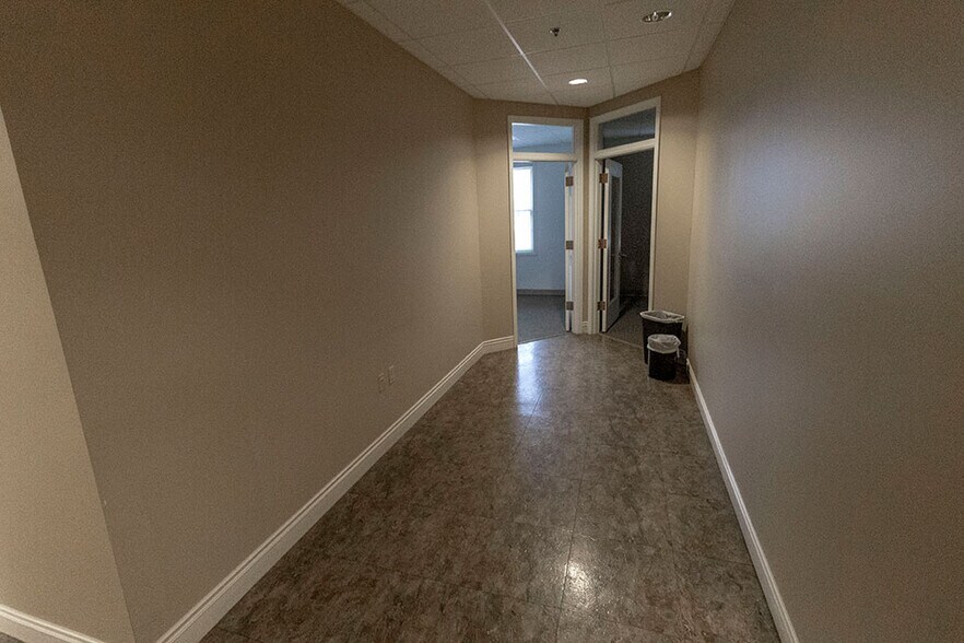 More Photos Of 1517 Chapel Hill Rd, Columbia Office For Lease