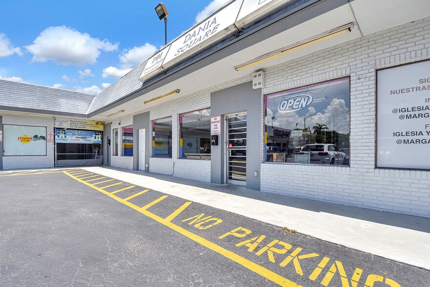 More Photos Of 265 S Federal Hwy, Dania Beach Storefront For Lease