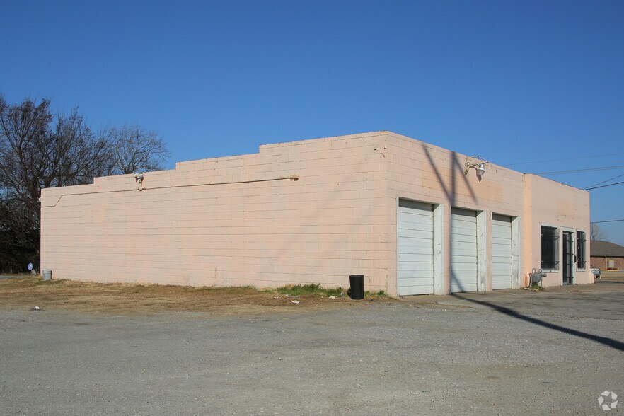 More Photos Of 2494 N Lewis Ave, Tulsa Auto Dealership For Sale