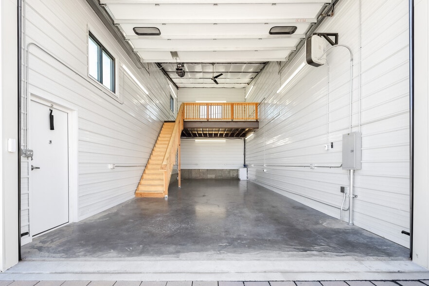 More Photos Of 560 Ames St, Lakewood Industrial For Sale