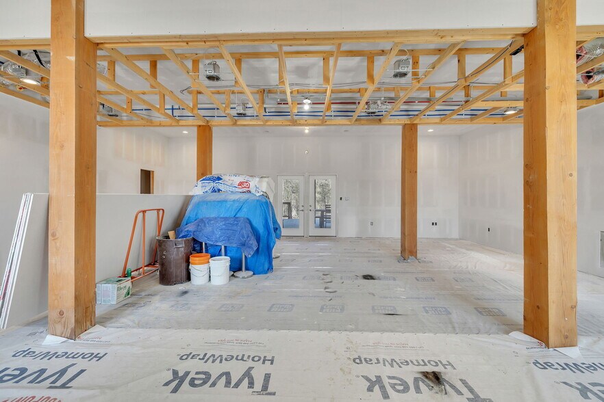 More Photos Of 220 W FM 473, Comfort Storefront Retail Office For Lease