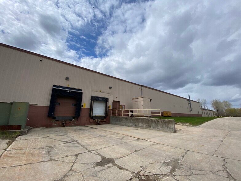 More Photos Of 1007 S 12th St, Watertown Warehouse For Lease