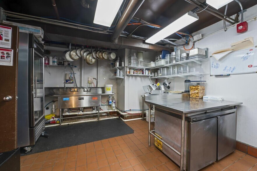 More Photos Of 51 S Pearl St, Albany Sports And Entertainment For Sale