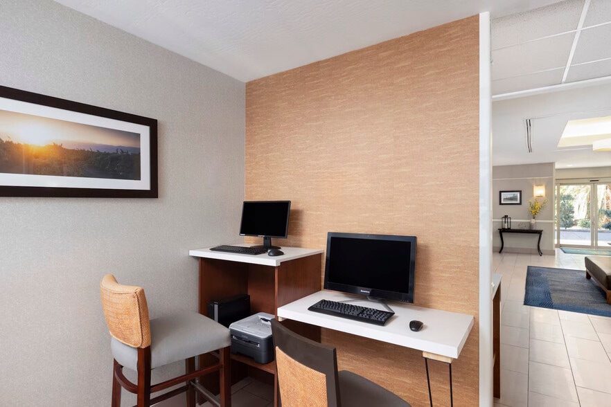 More Photos Of 8858 Spectrum Park Way, Bakersfield Hotel For Sale