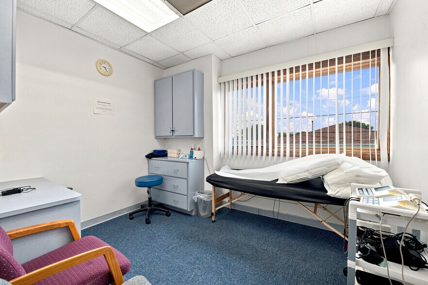 More Photos Of 4647 W 103 St, Oak Lawn Medical For Sale