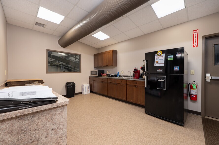 More Photos Of 2050 Reiser Ave SE, New Philadelphia Warehouse For Sale