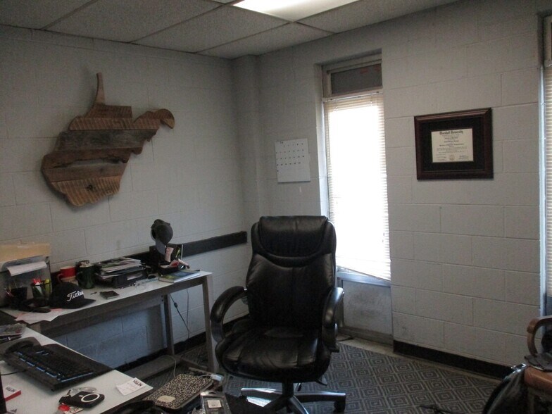 More Photos Of 49 Craddock Way, Poca Light Distribution For Lease