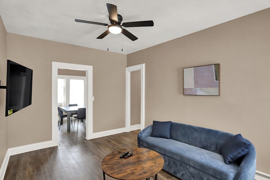 More Photos Of 1918 W Washington St, Indianapolis Apartments For Sale