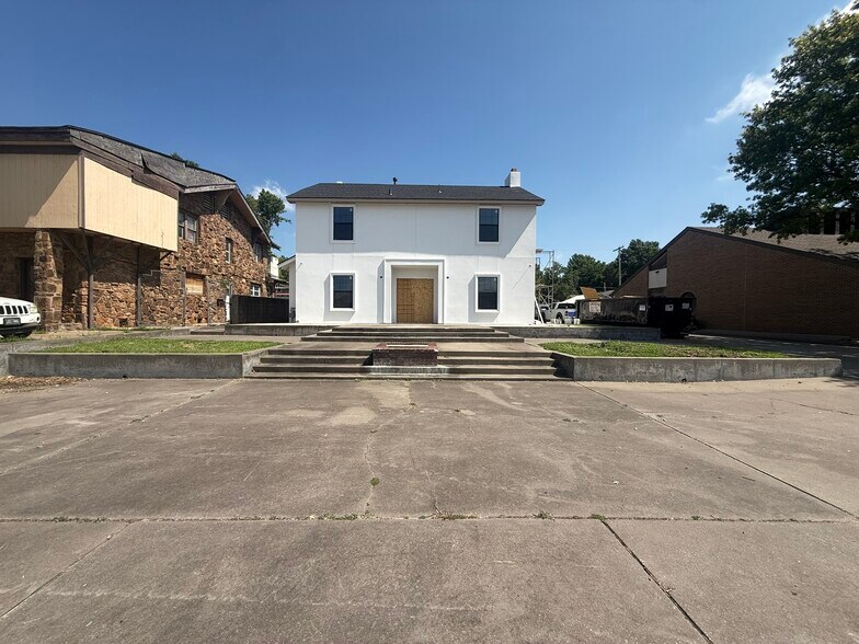 More Photos Of 1843 E 15th St, Tulsa Office For Sale