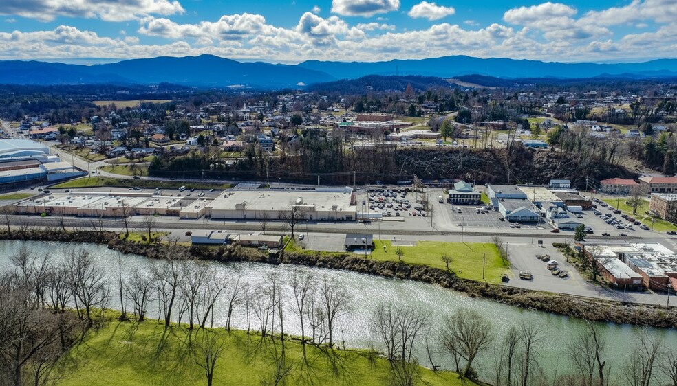 More Photos Of 386 E Main St, Newport Office For Lease