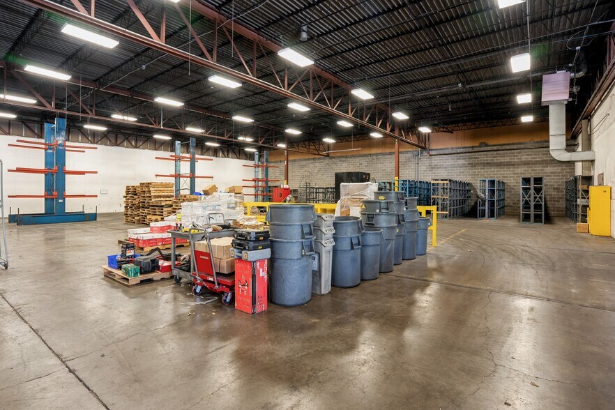 More Photos Of 2301 Fleur Dr, Des Moines Warehouse For Sale