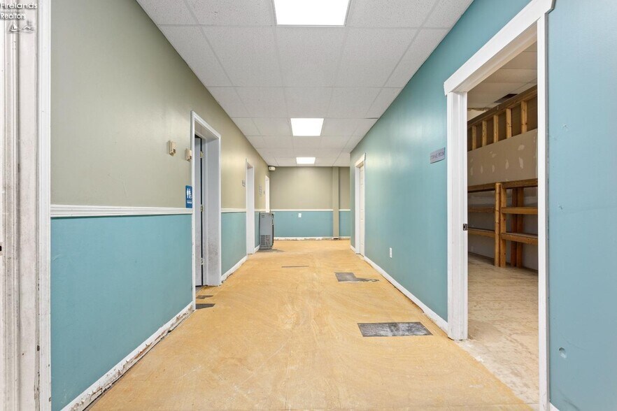 More Photos Of 46400 Telegraph Rd, Amherst Freestanding For Sale