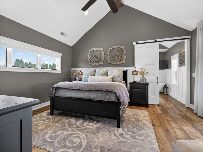 More Photos Of 15306 Covington Rd, Fort Wayne Flex For Sale