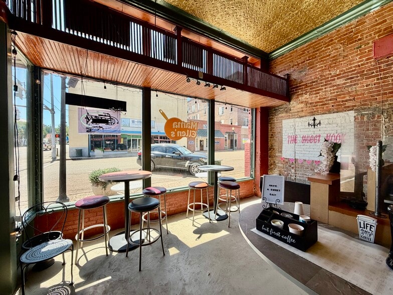 More Photos Of 100 S Main St, Yazoo City Flex For Sale