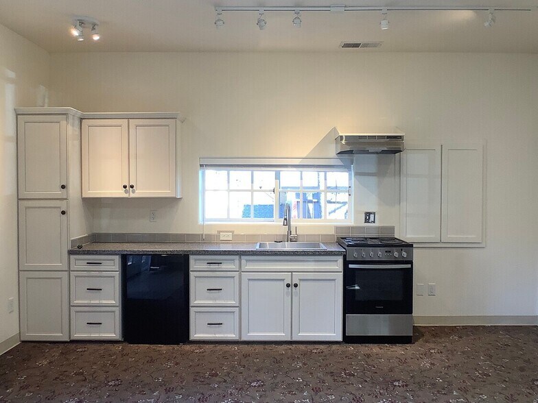 More Photos Of 40 Church St, Ashland Office Residential For Lease
