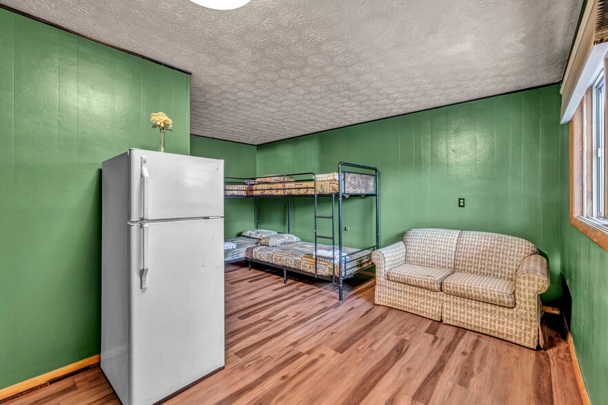 More Photos Of 44077 Oberlin Elyria Rd, Oberlin Hotel For Sale