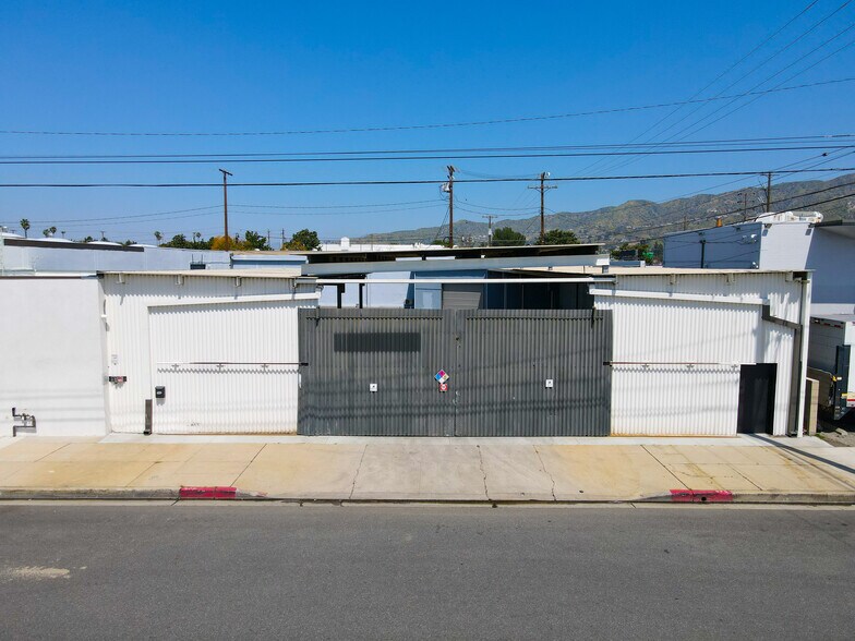 More Photos Of 1001 Chestnut St, Burbank Warehouse For Lease