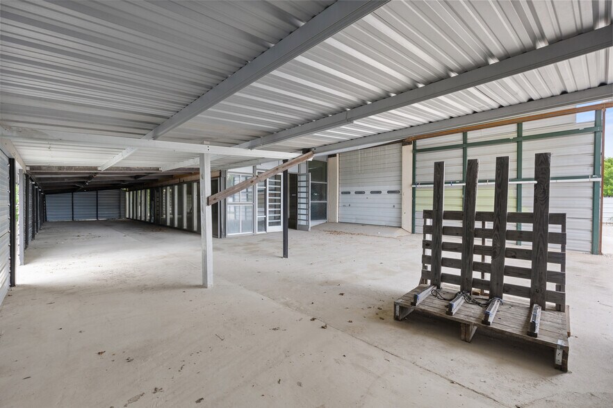 More Photos Of 310 Gautney St, Garland Light Manufacturing For Sale