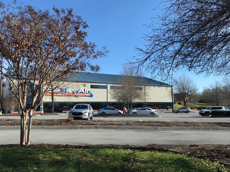 More Photos Of 266 Collier Dr, Sevierville Freestanding For Lease