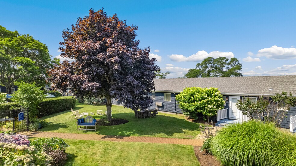 More Photos Of 105 Bradford Street Ext, Provincetown Hotel For Sale